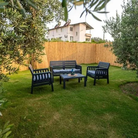 Festina Lente Villa *